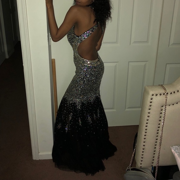 GORGEOUS PROM DRESS - Picture 3 of 5